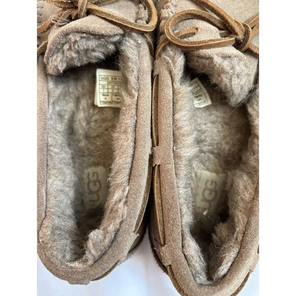 UGG Suede Shearling Moccasin Slippers Brown Bow Tie Women’s Size 7 - Picture 4 of 8
